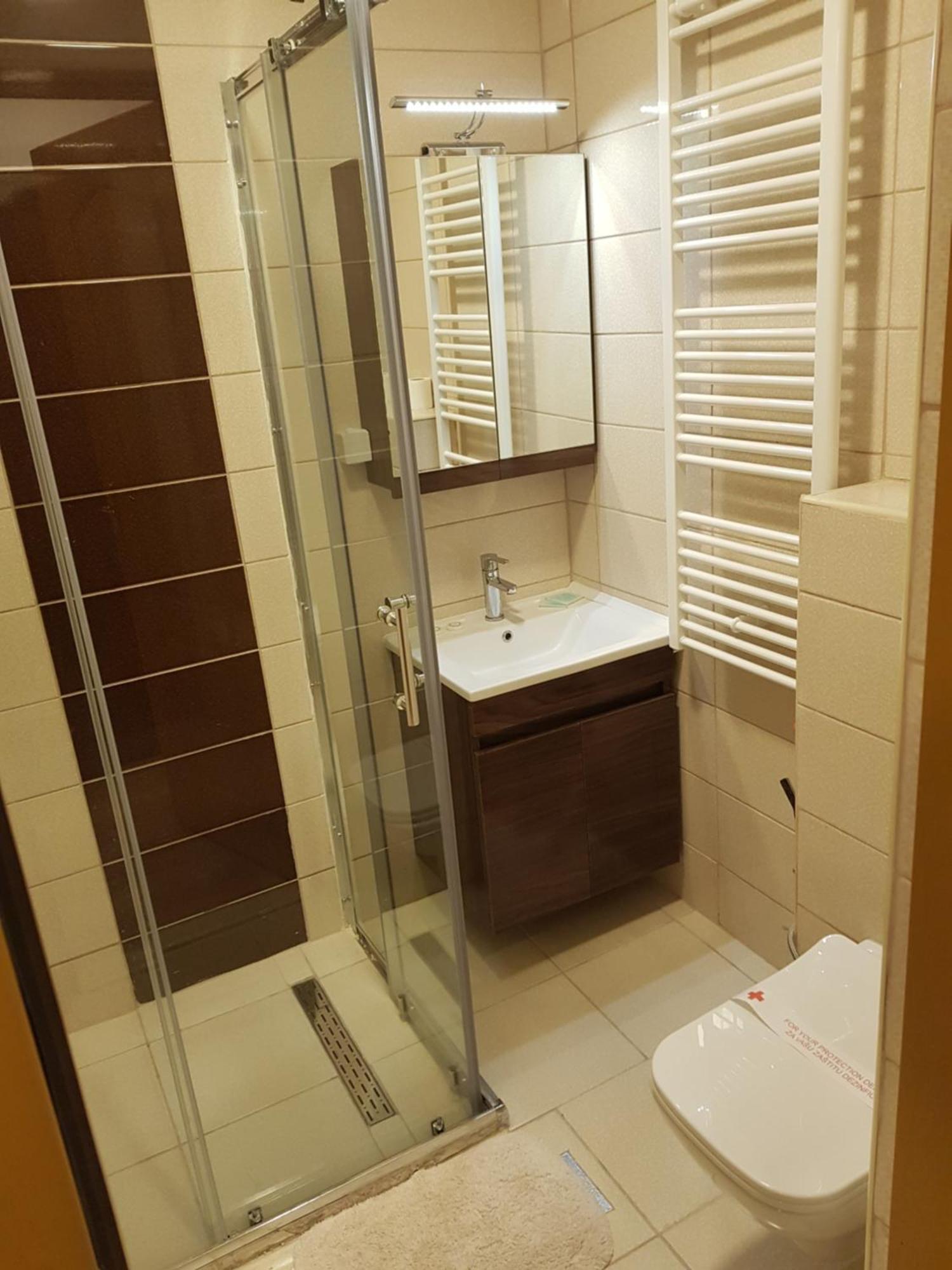 B&B Bazeni SJJ Rom bilde